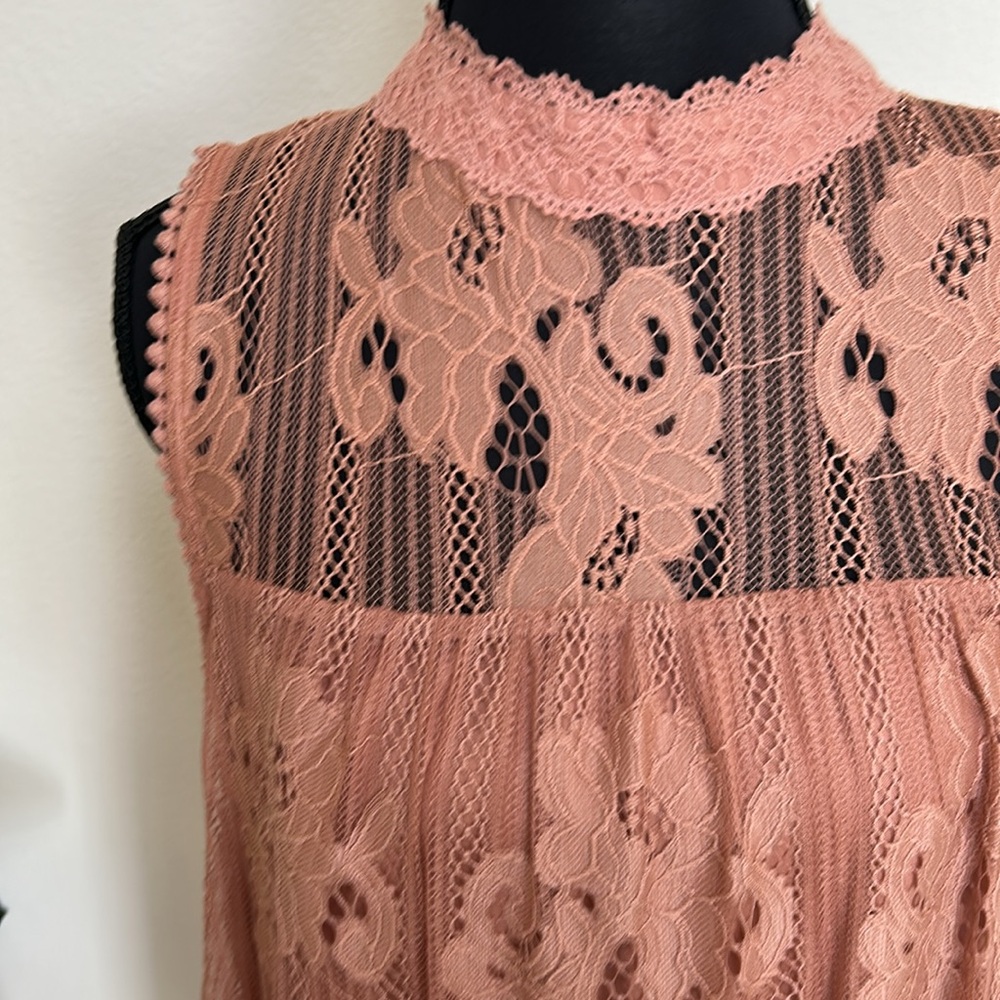 XHILIRATION PERFECT Summer Pink Lace Sleeveless Mini Sundress - Picture 3 of 14